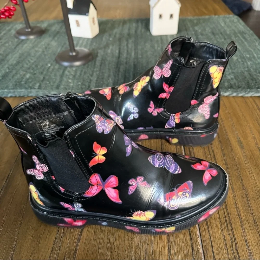 Steve Madden Joliche black butterfly ankle Chelsea boots